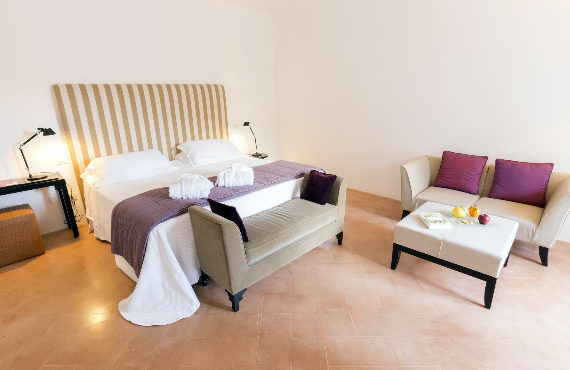 Paola Hotel